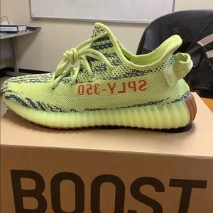 Yeezy 350 Frozen Yellow size 8